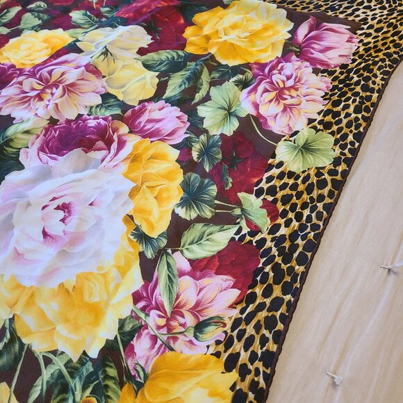 Dolce & Gabbana 100% silk scarf - Picture 2 of 9